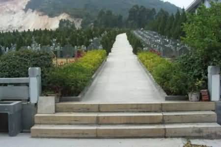 中国古代陵墓环境的艺术特质