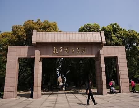 加强内部管理，提高殡葬服务水平