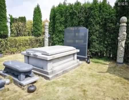 健全殡葬公共服务队伍建设，理顺殡葬体制