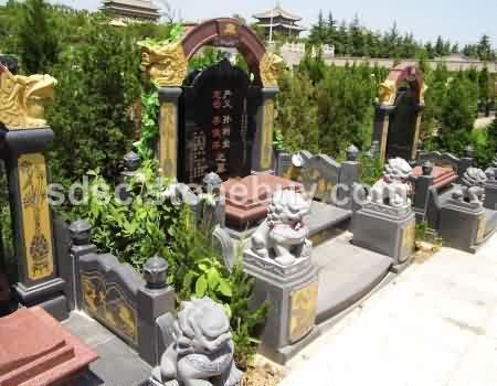 《申城屋檐下的永恒絮语——上海公墓的人文叙事》