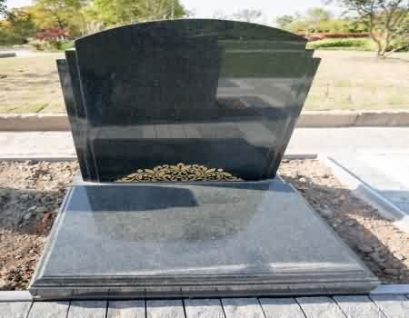 《梧桐絮语中的城市墓志——上海公墓的文明嬗变与温度传递》
